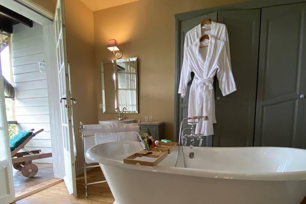 Photo of Bathroom in Casseneuil