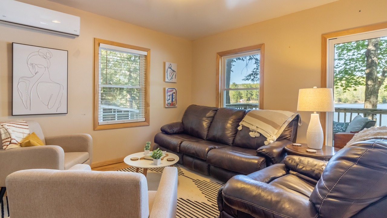 Photo of Livingroom in Eddington