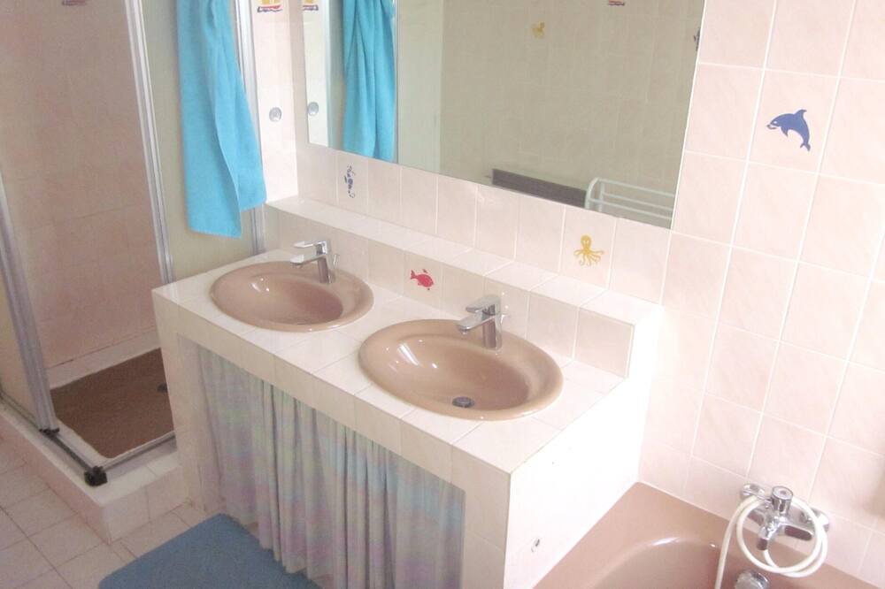 Photo of Bathroom in Le Boulou