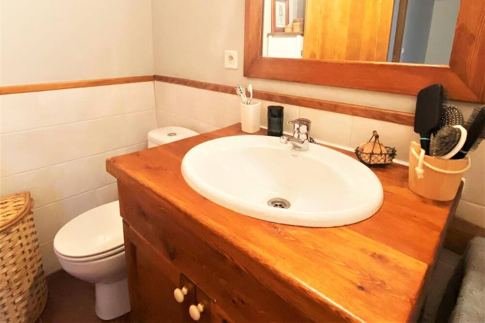 Photo of Bathroom in Angoustrine