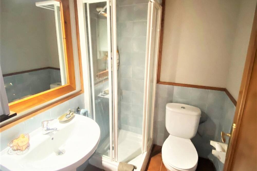Photo of Bathroom in Angoustrine