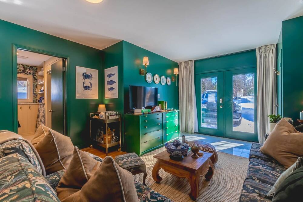 Photo of Livingroom in Utterson