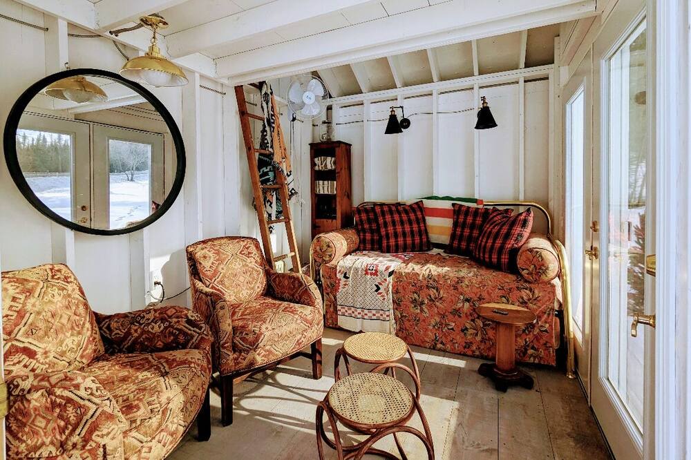 Photo of Livingroom in Utterson