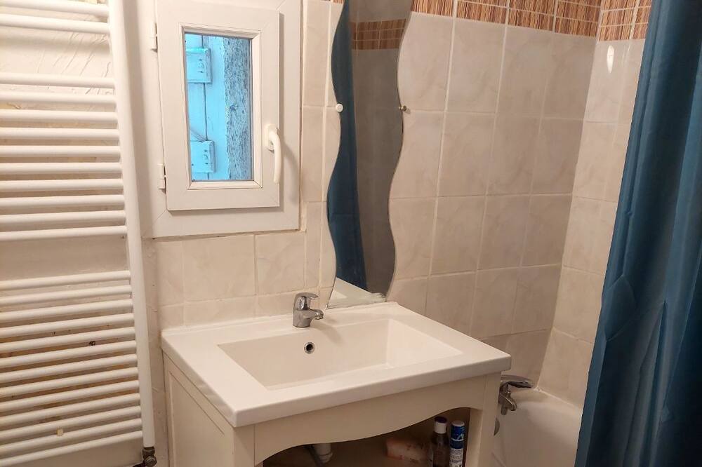 Photo of Bathroom in Puimisson
