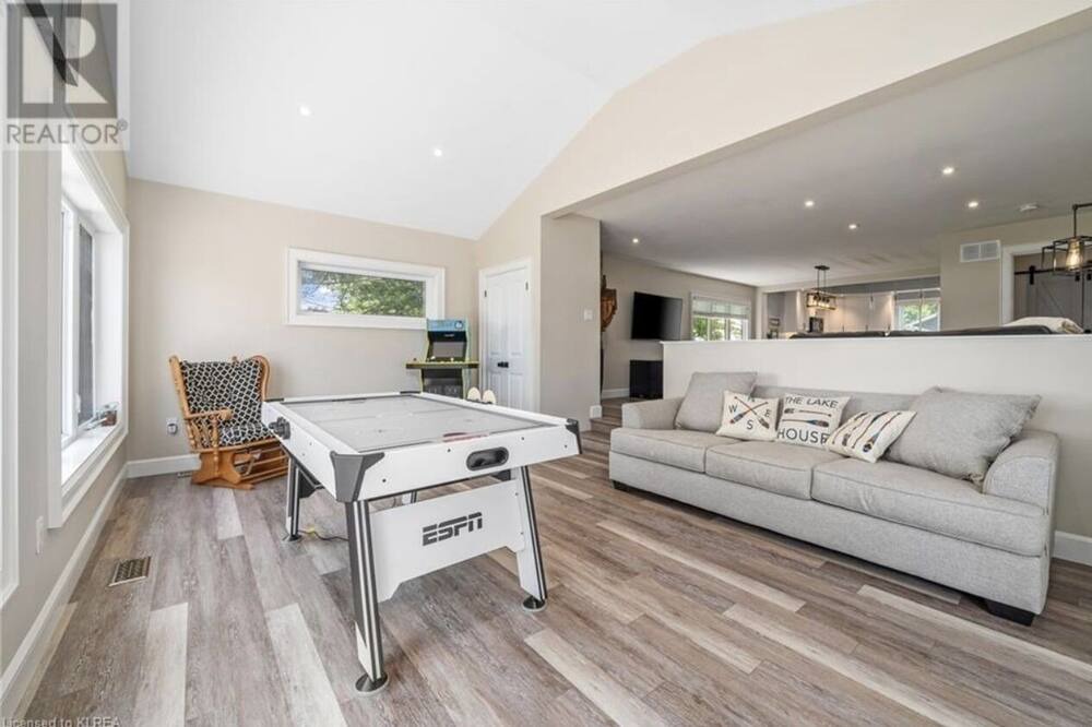 Photo of Livingroom in Bobcaygeon