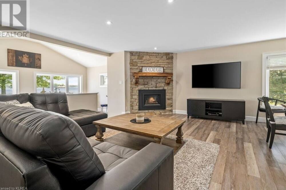 Photo of Livingroom in Bobcaygeon