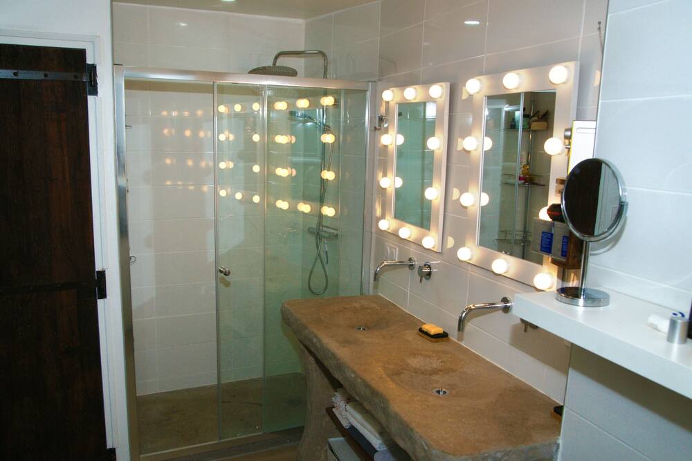 Photo of Bathroom in Saint-Hippolyte-du-Fort