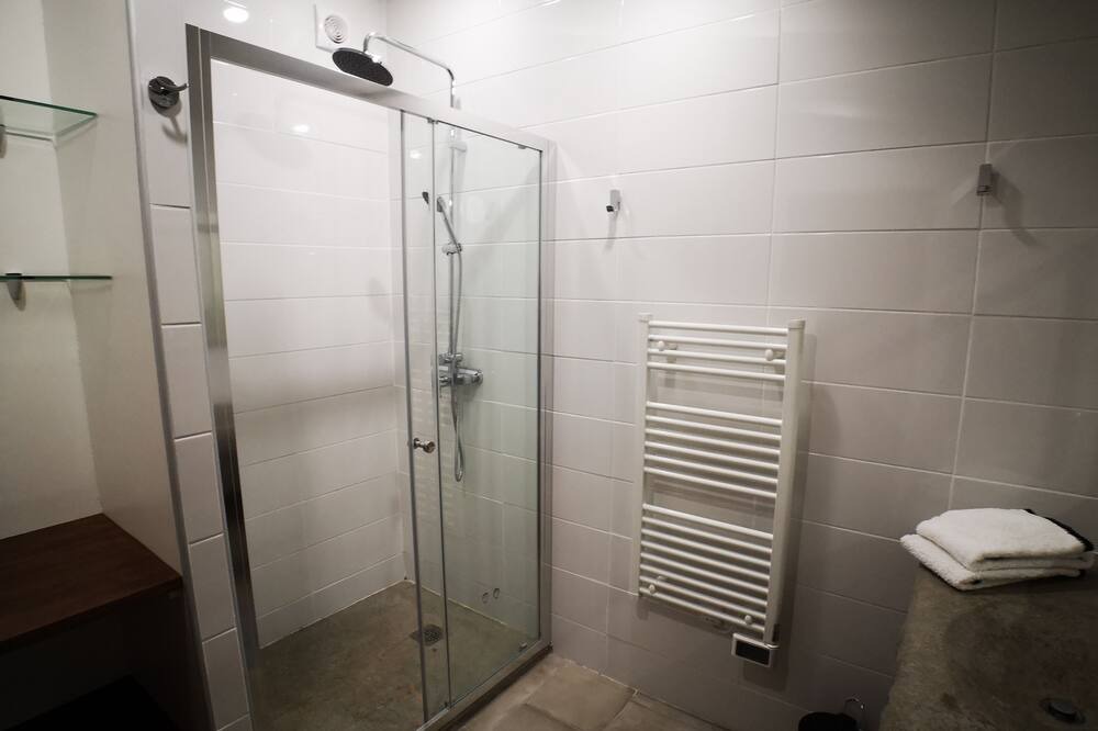 Photo of Bathroom in Saint-Hippolyte-du-Fort