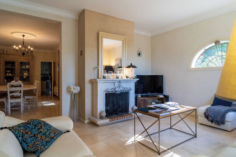 Photo of Livingroom in Saint-Georges-d'Orques