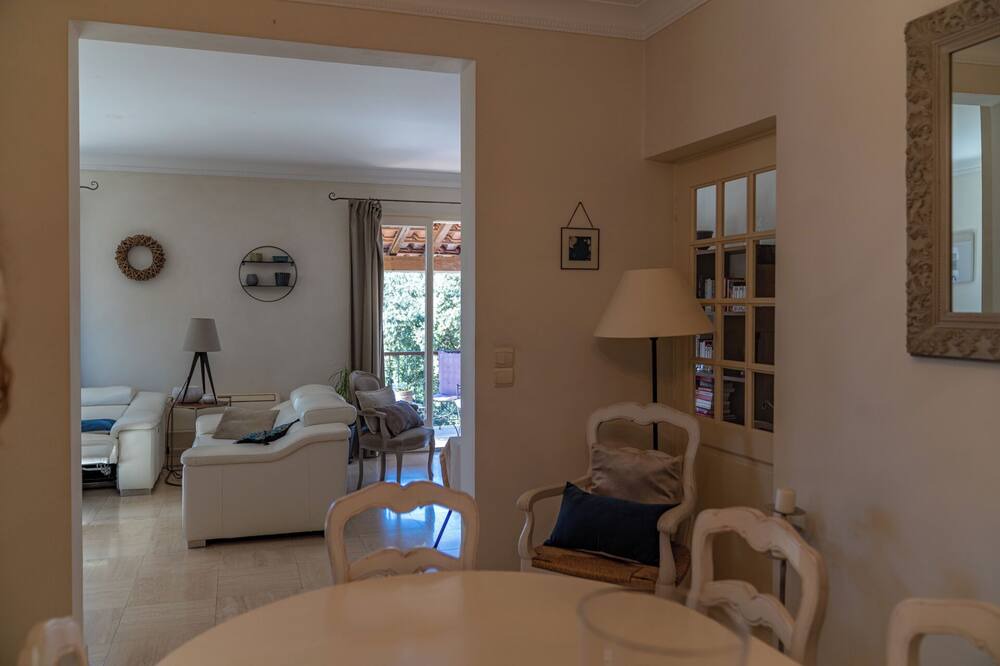 Photo of Livingroom in Saint-Georges-d'Orques