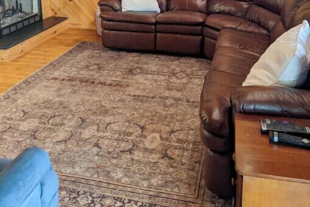 Photo of Livingroom in Falls of Rough