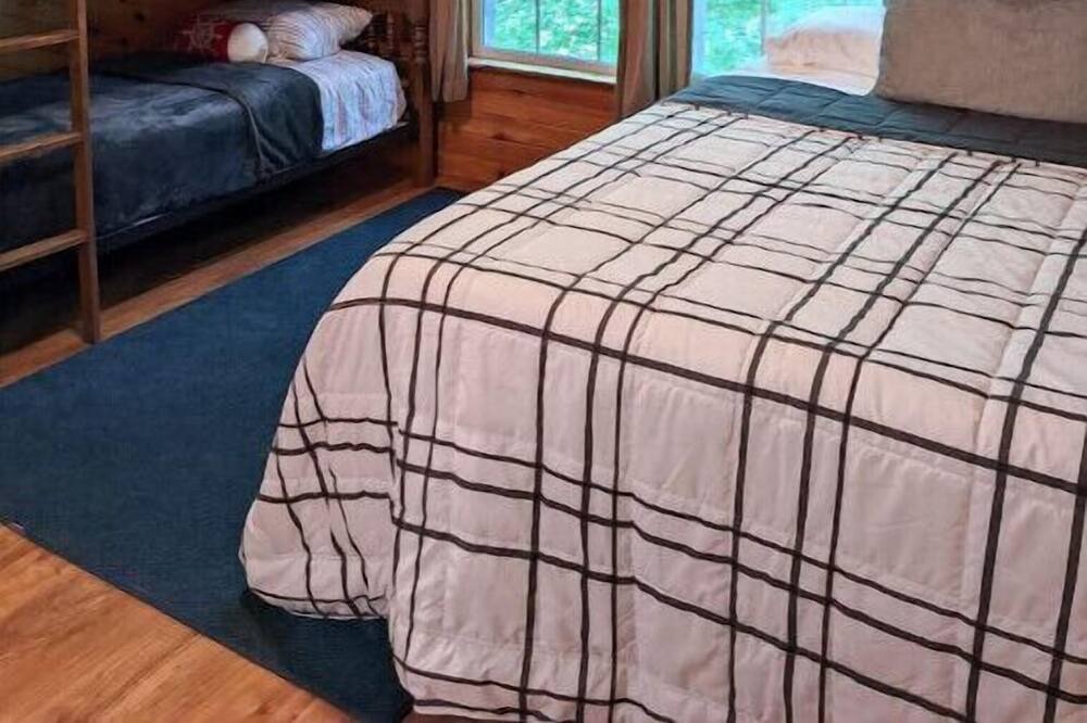 Photo of Bedroom in Falls of Rough