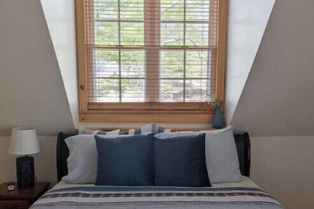 Photo of Bedroom in Falls of Rough