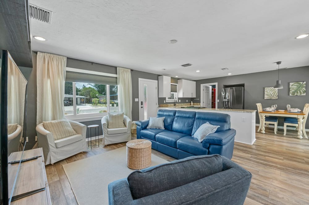 Photo of Livingroom in Arlington Park