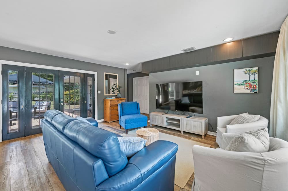 Photo of Livingroom in Arlington Park