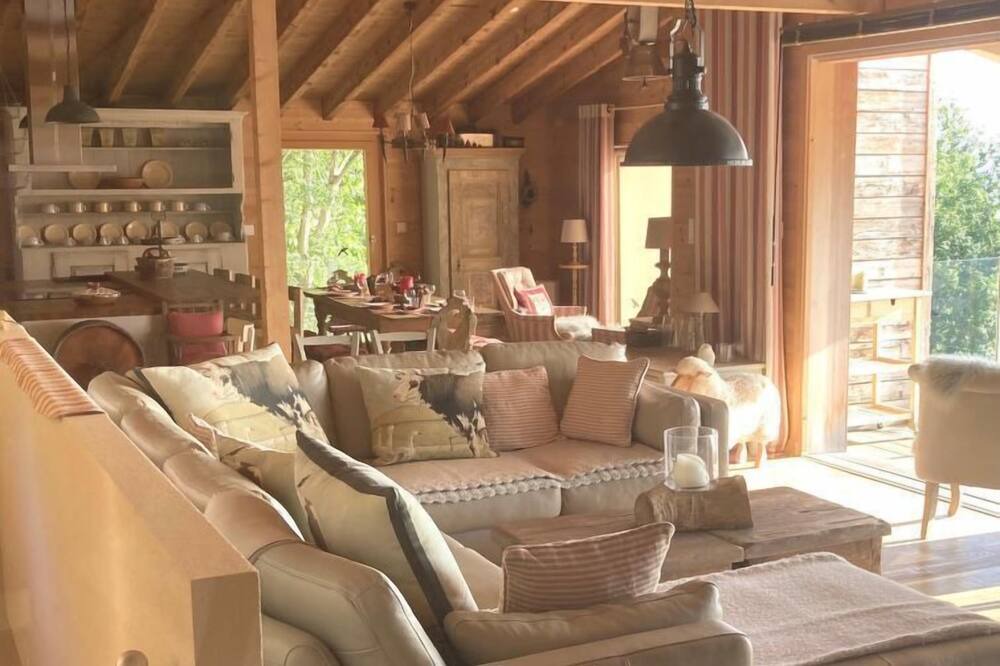 Photo of Livingroom in Caux