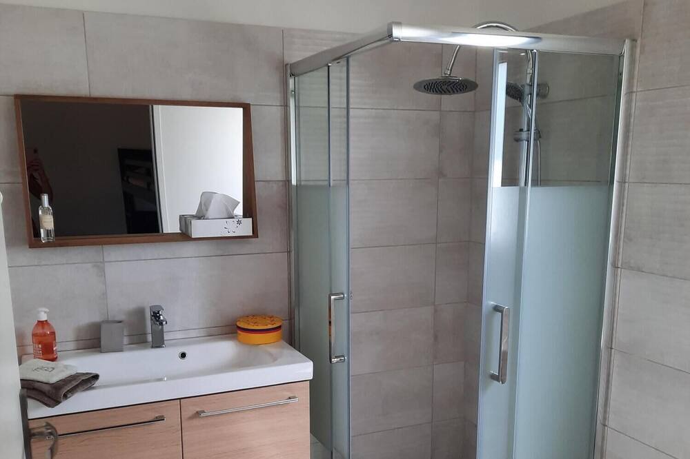 Photo of Bathroom in Uchaux