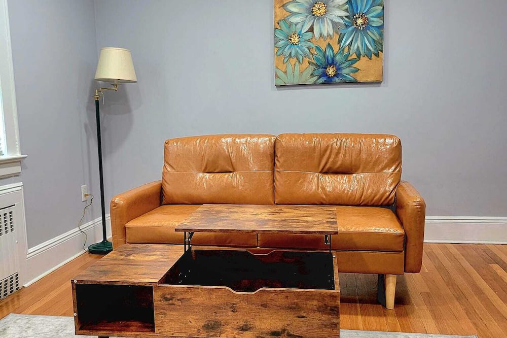 Photo of Livingroom in Rutherford