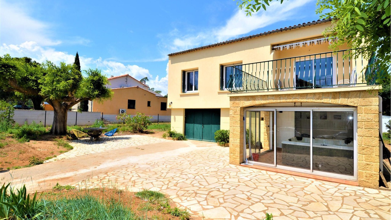 Photo of Outdoor in Saint-Laurent-La-Vernede