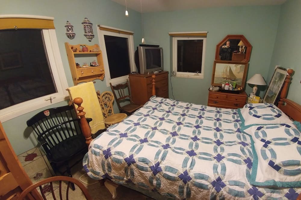 Photo of Bedroom in Saint-Hermenegilde