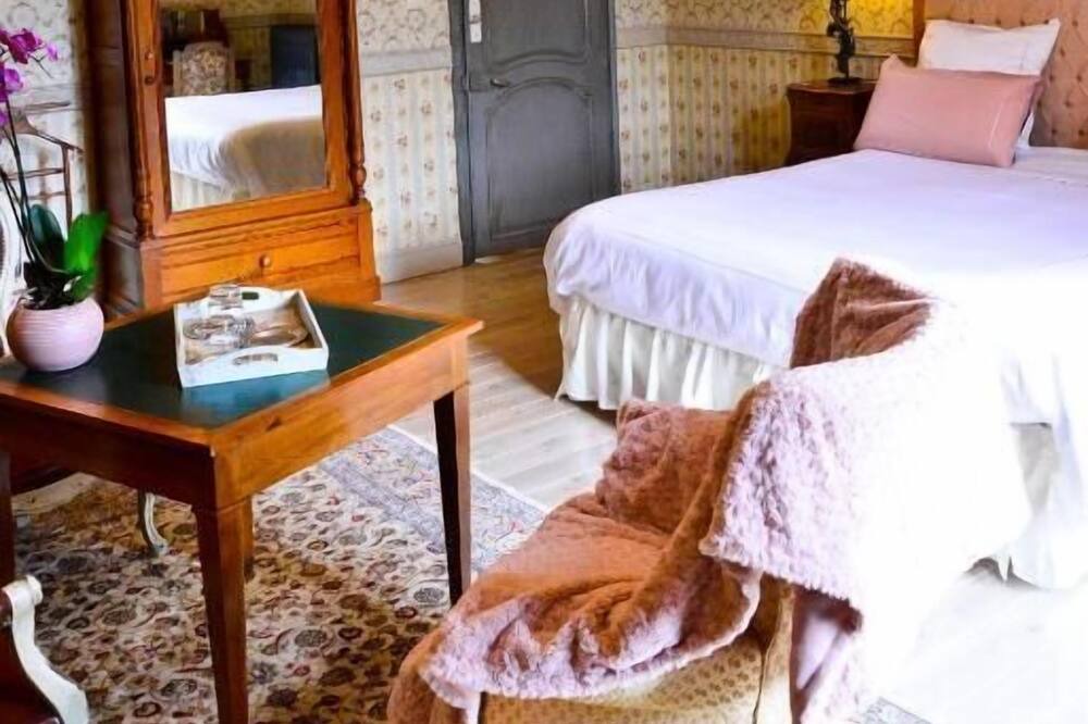 Photo of Bedroom in Ouches