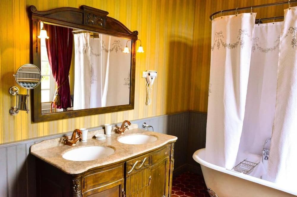 Photo of Bathroom in Ouches