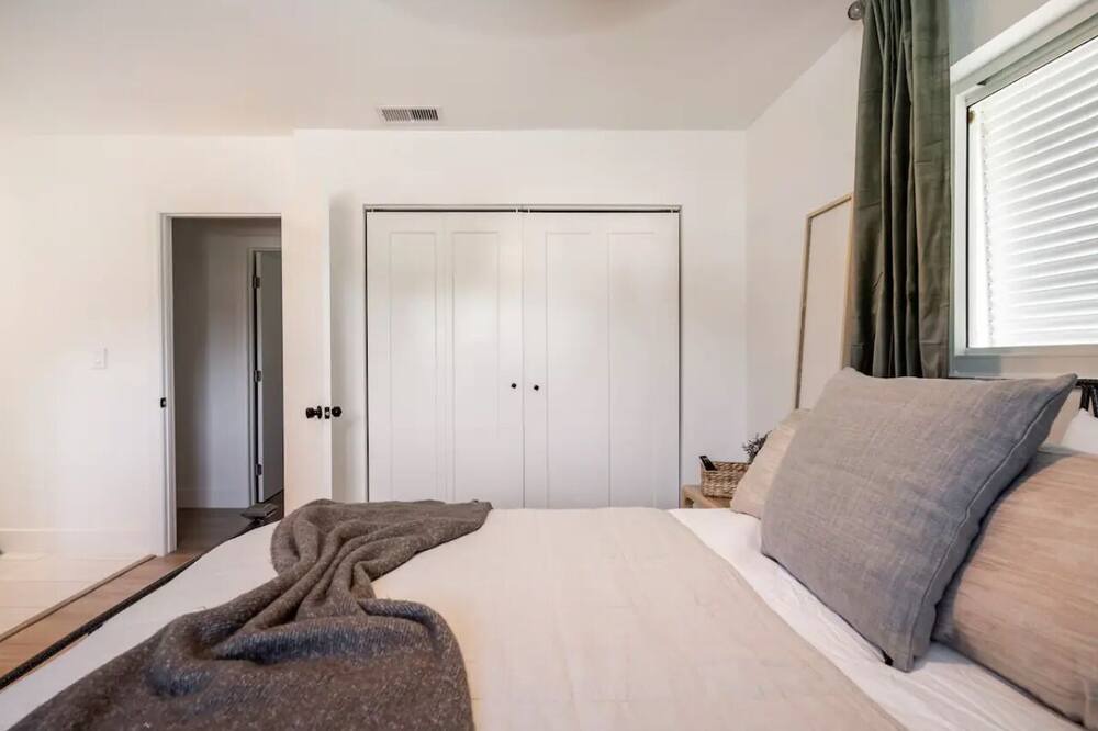 Photo of Bedroom in Davie