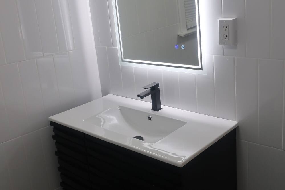 Photo of Bathroom in Woodridge