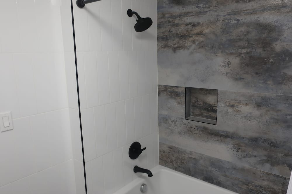 Photo of Bathroom in Woodridge