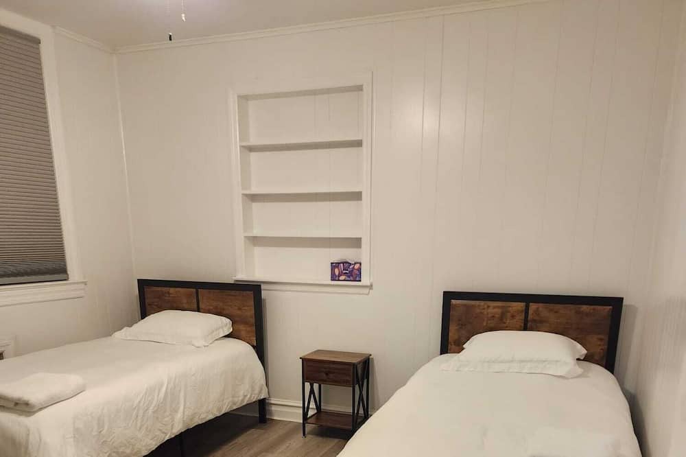 Photo of Bedroom in Woodridge