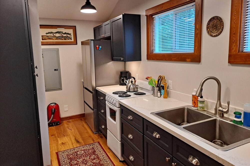 Photo of Kitchen in Gold Bar