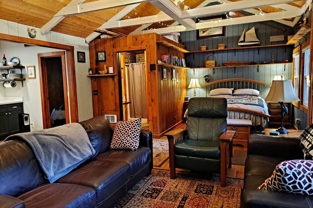 Photo of Livingroom in Gold Bar