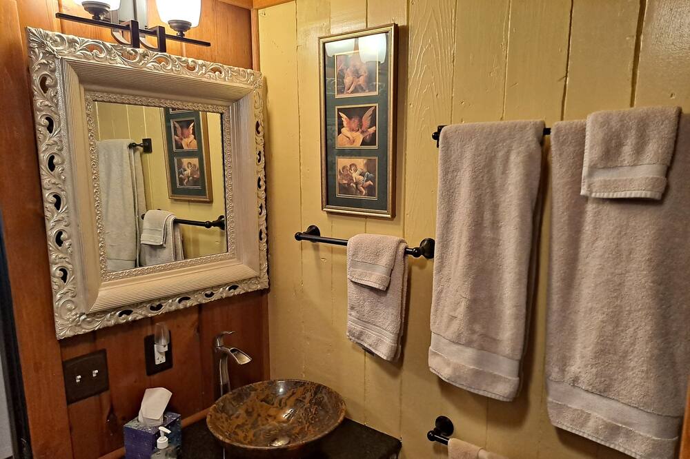 Photo of Bathroom in Gold Bar