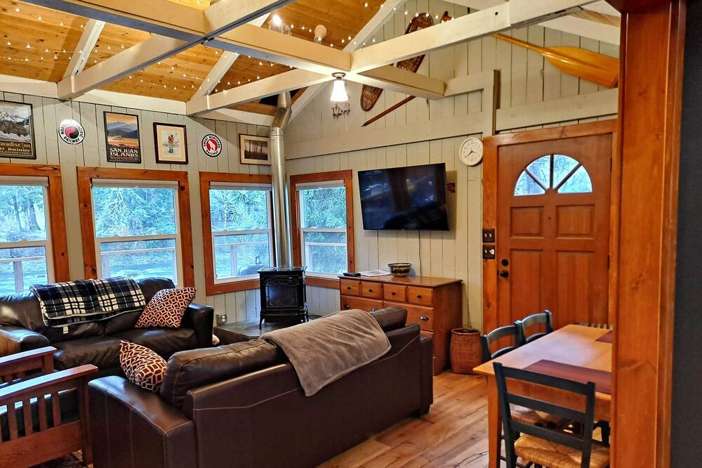 Photo of Livingroom in Gold Bar