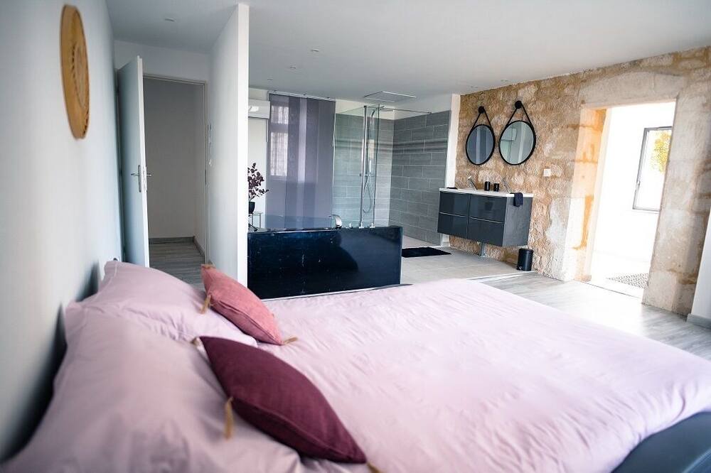 Photo of Bedroom in Villeneuve-sur-Vere