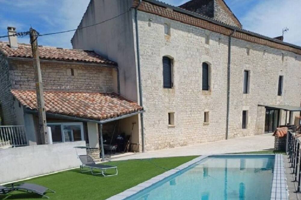 Photo of Outdoor in Villeneuve-sur-Vere
