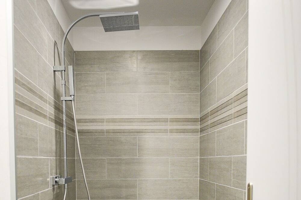 Photo of Bathroom in Villeneuve-sur-Vere