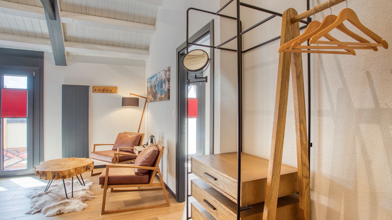 Photo of Others in Noes