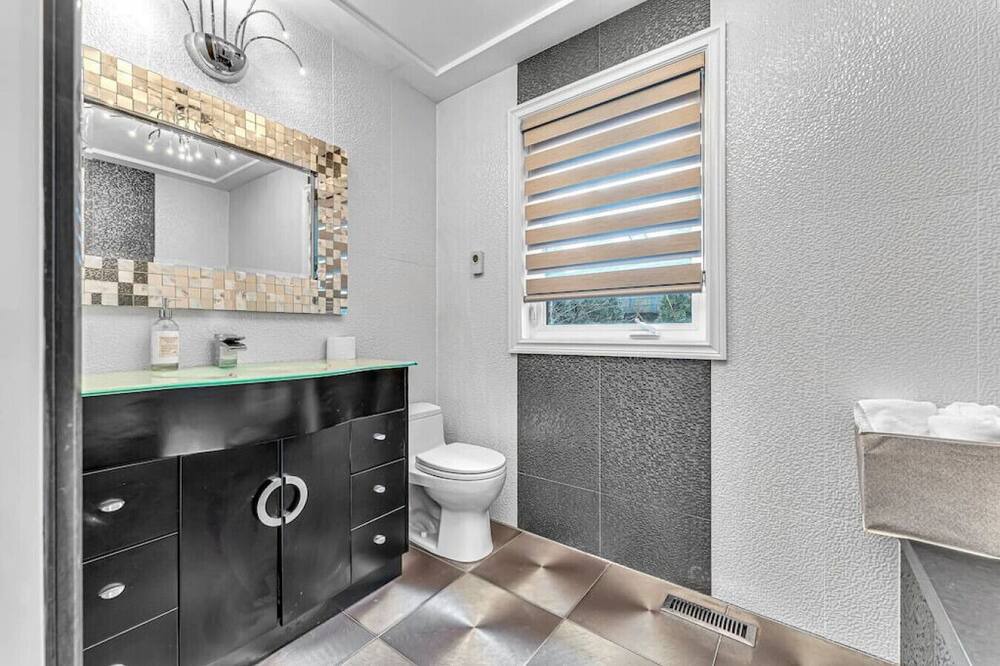 Photo of Bathroom in Erin Mills