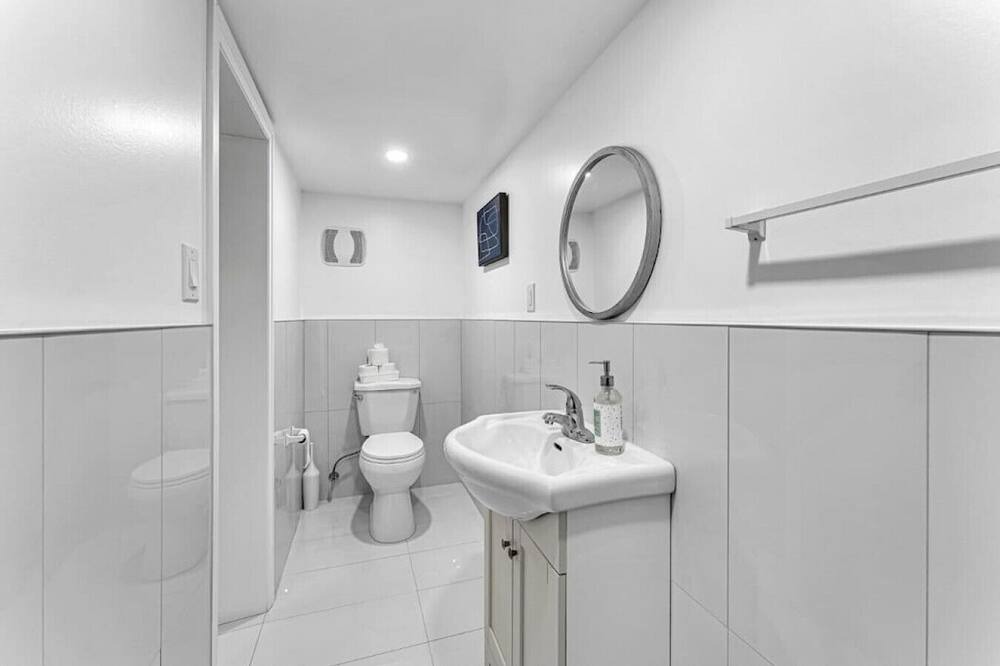 Photo of Bathroom in Erin Mills
