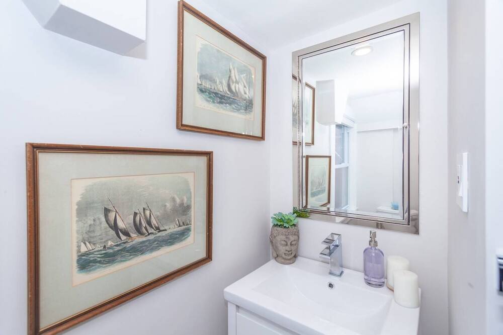 Photo of Bathroom in Highland Park