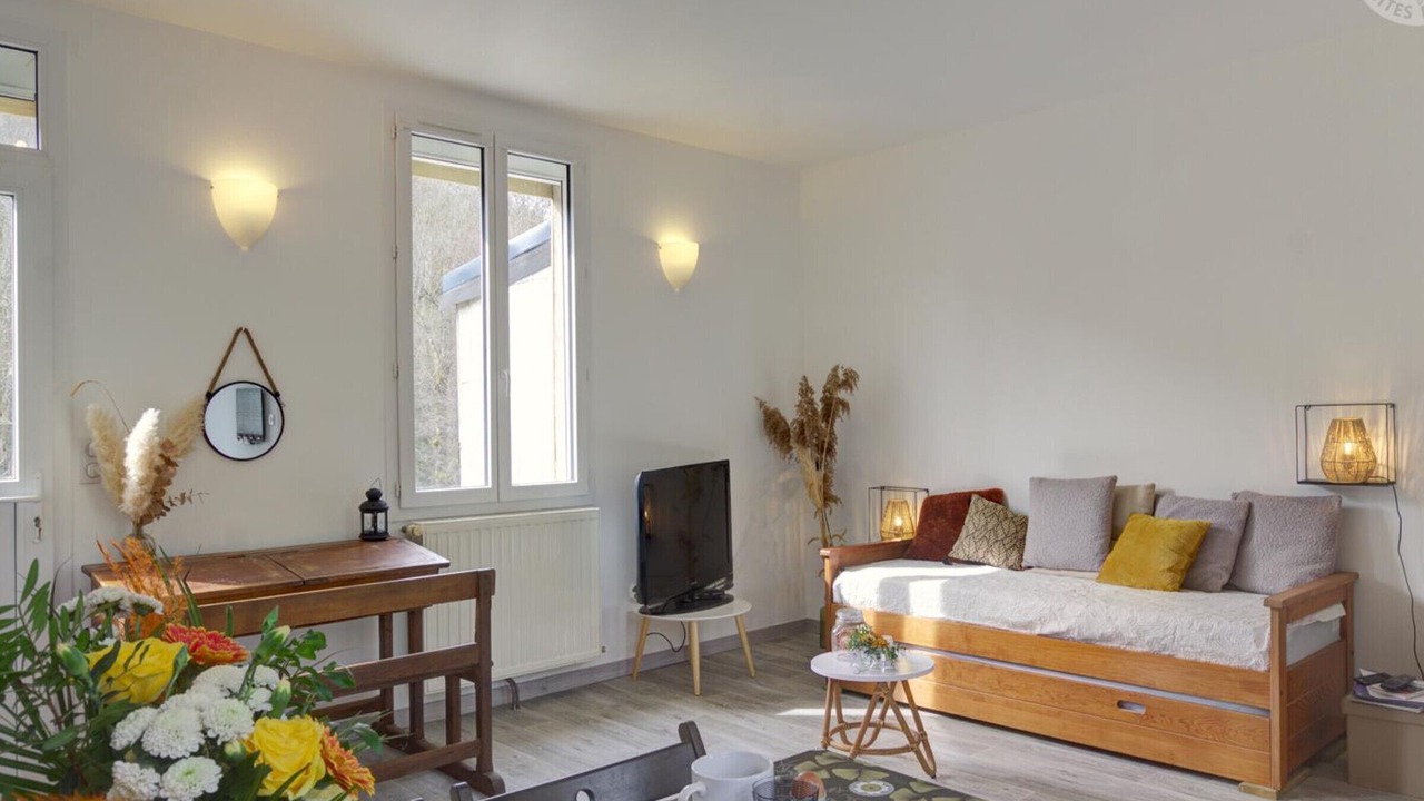 Photo of Others in Cherier