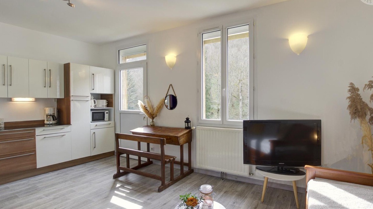 Photo of Others in Cherier