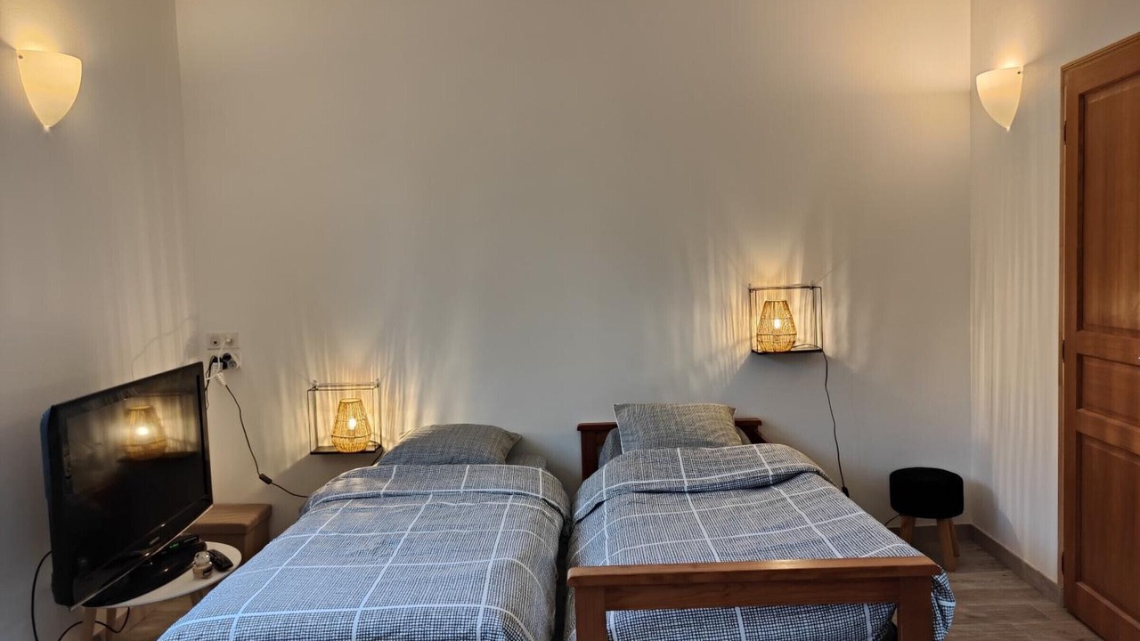 Photo of Others in Cherier