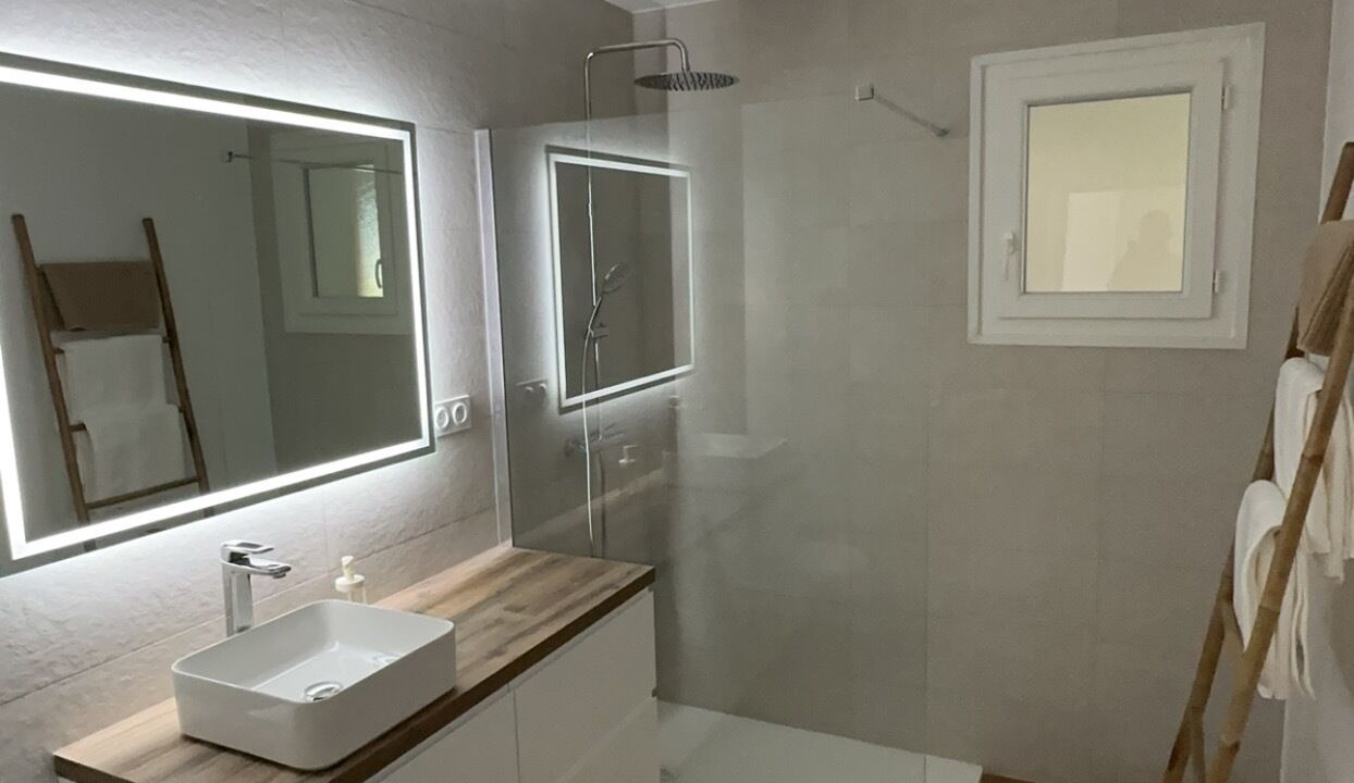 Photo of Bathroom in Saint Michel d'Euzet