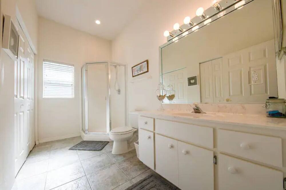 Photo of Bathroom in Boardwalk