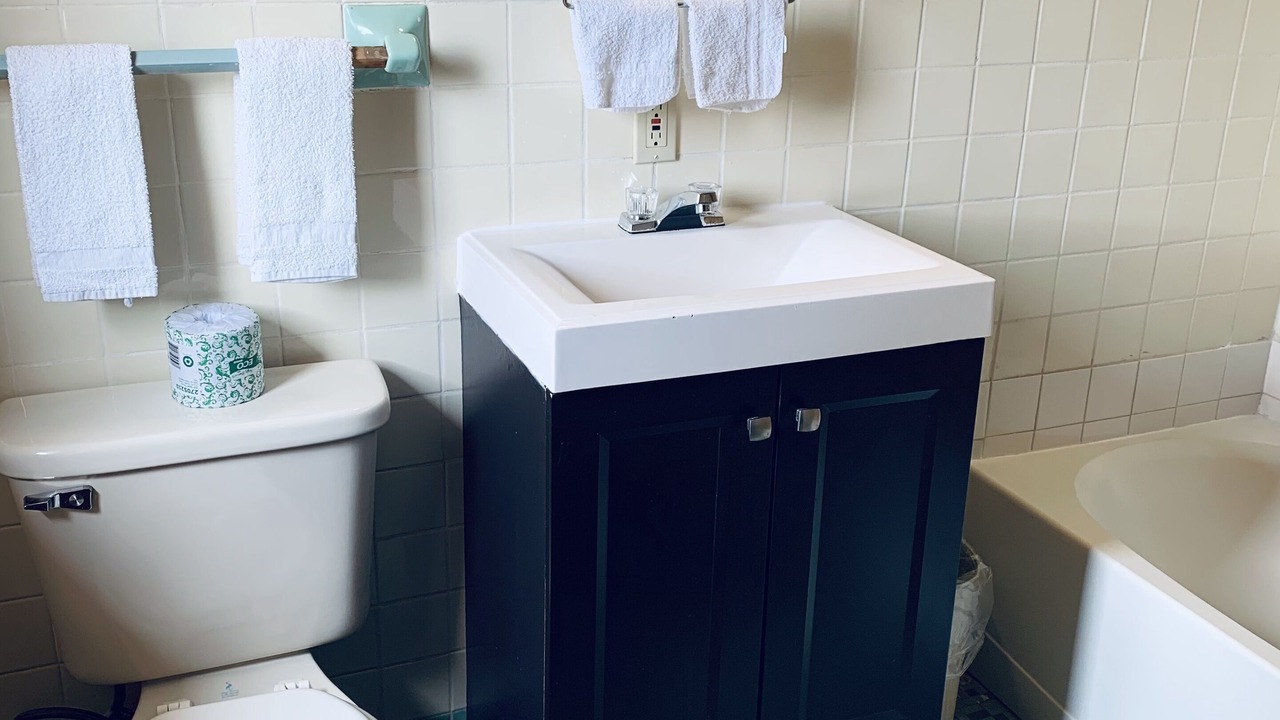 Photo of Bathroom in Bowling Green