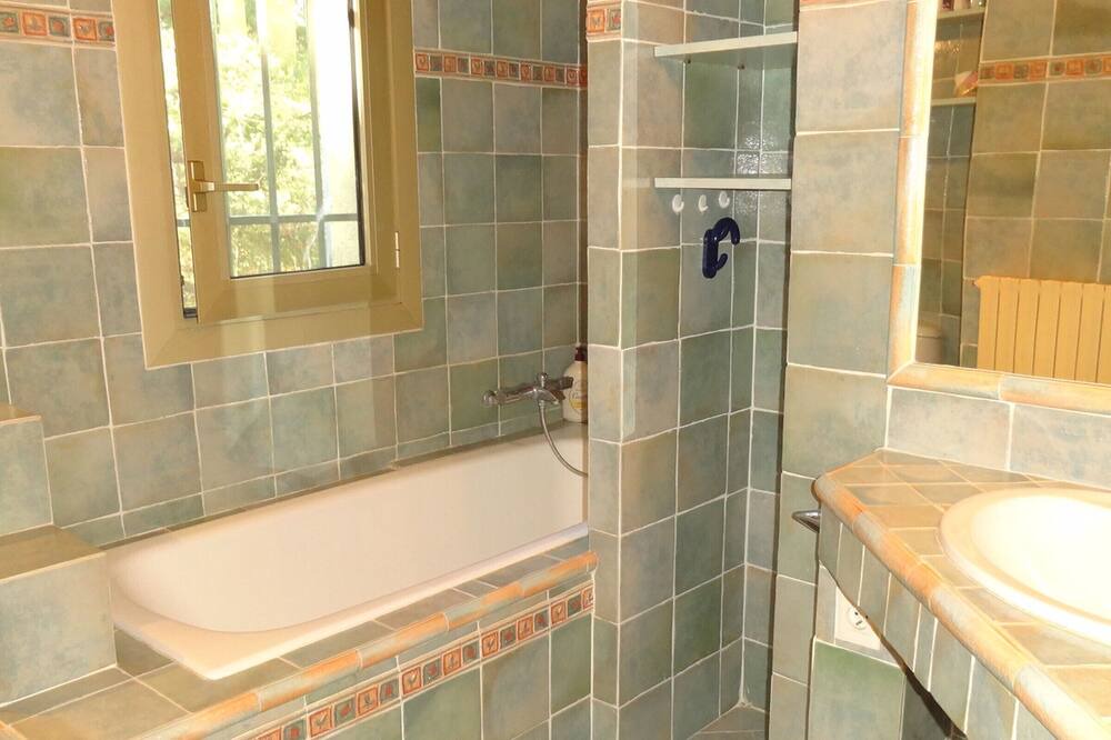 Photo of Bathroom in Puyvert