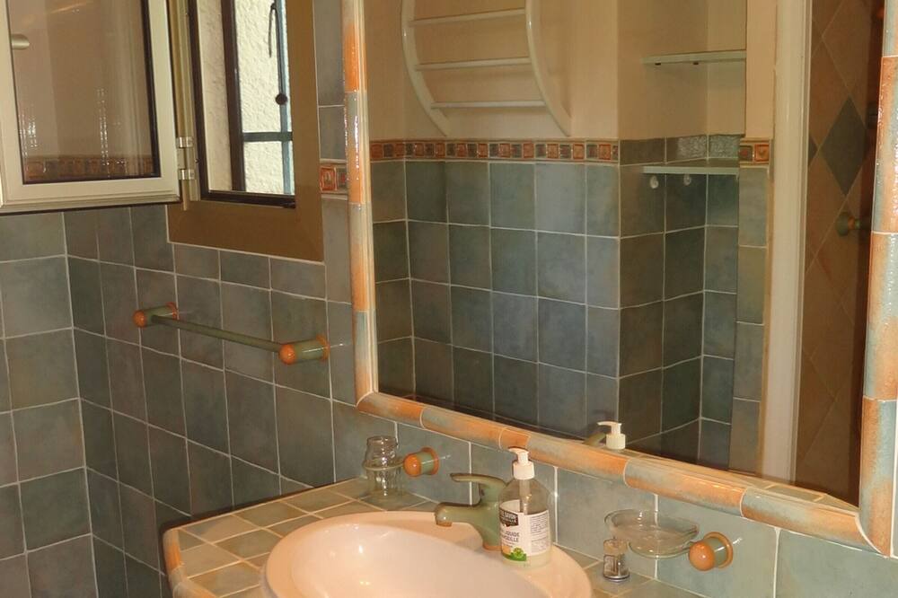 Photo of Bathroom in Puyvert