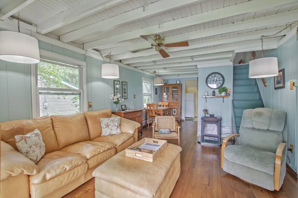 Photo of Livingroom in Jamestown